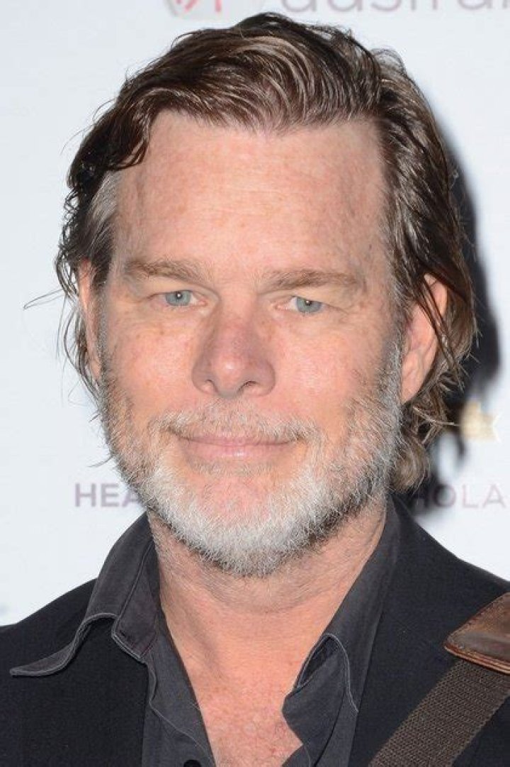 Complete Guide To The Stellar Cast Of "Mr. Inbetween"