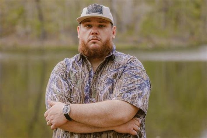 Did Luke Combs Have An Older Sibling? The Untold Truth