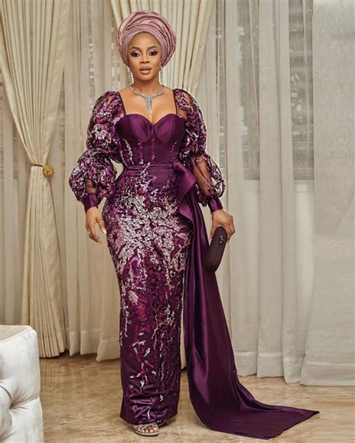 Ravishing Lace Asoebi Styles For Enchanting Occasions
