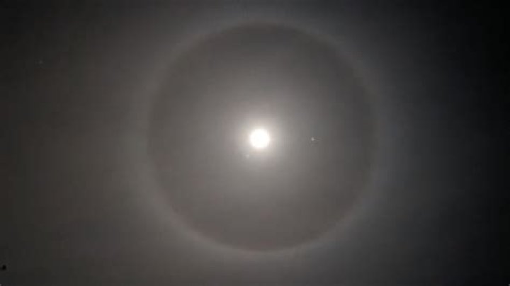 What causes white ring of Death?