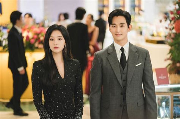 Who Is Kim Soo Hyun's Girlfriend? Discover The Actress Who Stole His Heart
