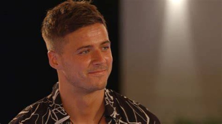 Why does Love Island Brad live with his nan?