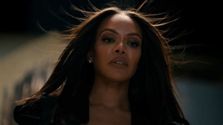 Zoe Perry's Captivating Performances: Movies And TV Highlights